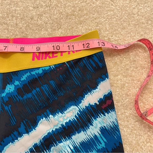 Nike Pants Womens Small Blue Abstract Stripe Nike Pro Cropped Legging Fitted - Picture 6 of 9